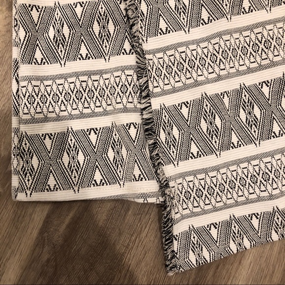 Lulu’s Boho Chic Asymmetrical Skirt Size Small - Picture 4 of 7